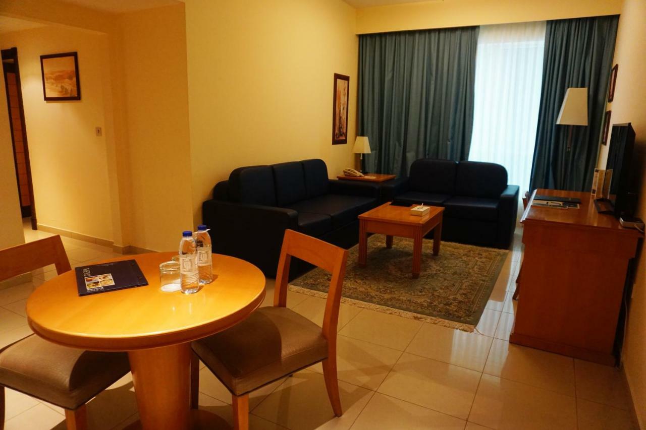 Aparthotel Golden Tulip Sharjah Exterior foto